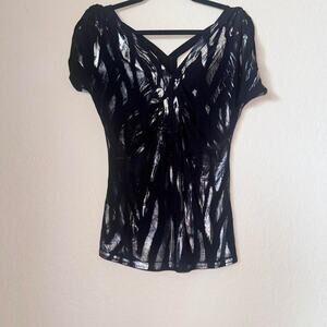daytrip size medium black and silver abstract details